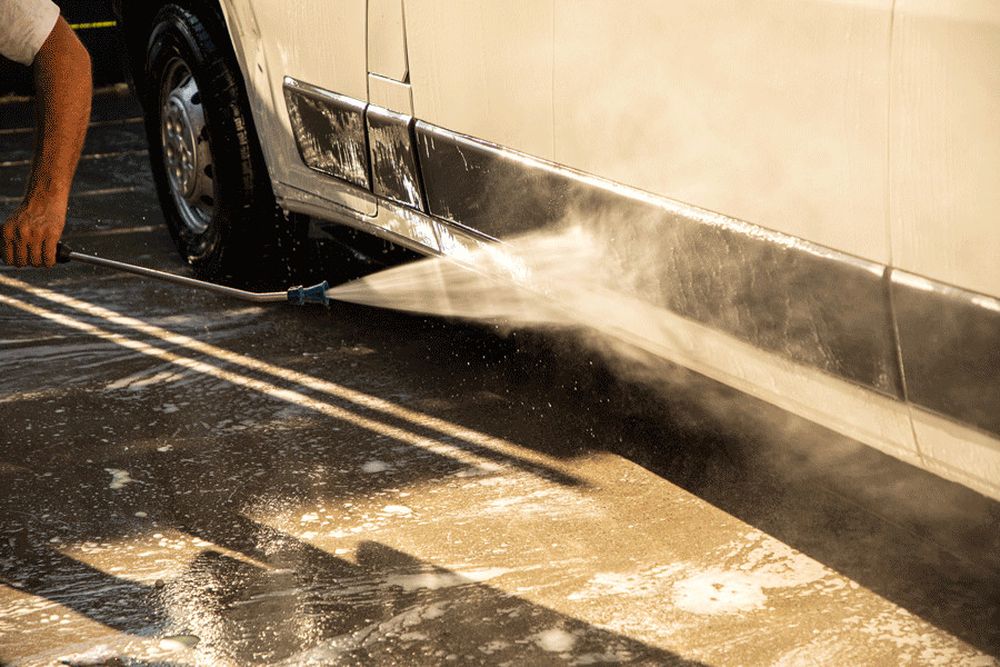 TFR vs Truck & Bus Wash: Best Cleaners for Construction Machinery & Fleet