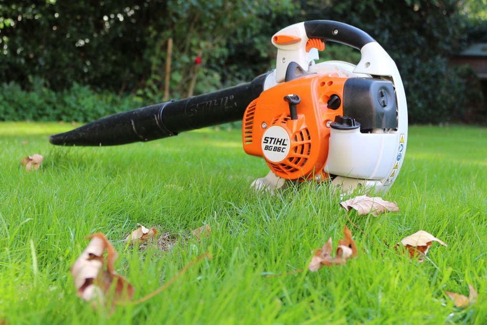 How to Use a Leaf Blower Safely