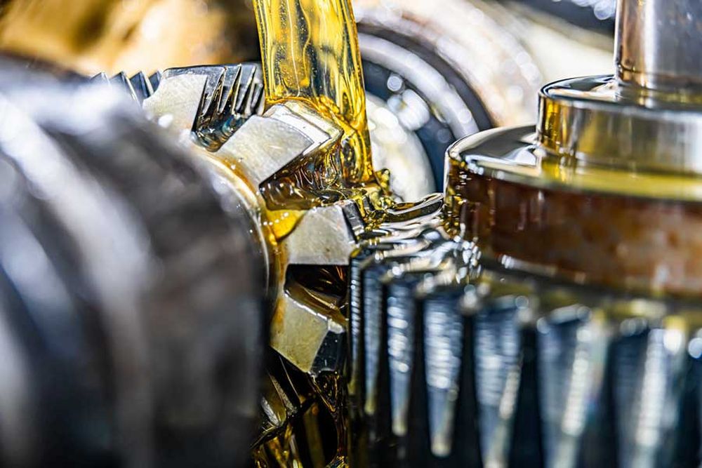 When Should I Use 80W-90 Gear Oil Instead of Engine or Hydraulic Oil?